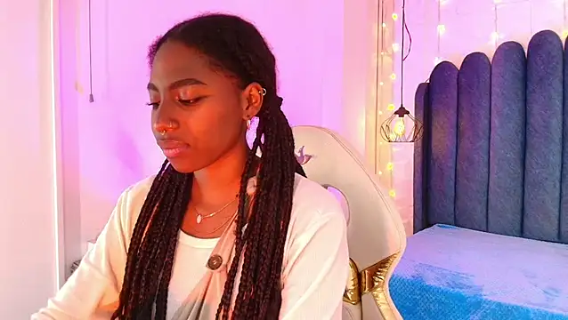 Queen_perla_ - spank ass