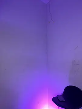 AriaVegaSoe - Vibrate me while they paint my breasts❤️