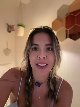 Emilia_Bakerr - Undress me