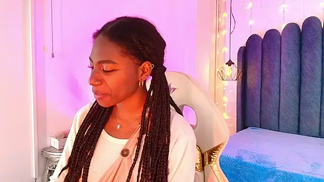Queen_perla_ - spank ass