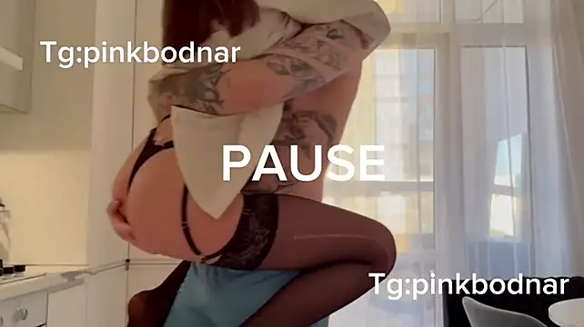 Pinkbodnar_ - Shake naked ass