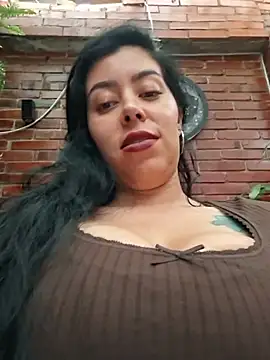 Luianna - Woman oils my breasts in public 🤤🤤🤤
