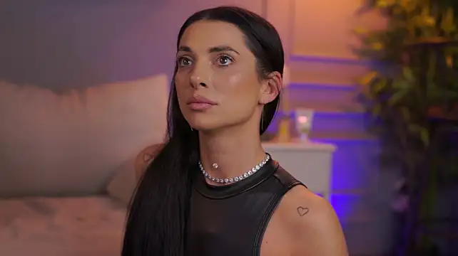 EllyLynne - Oil ass + naughty spanks 😈