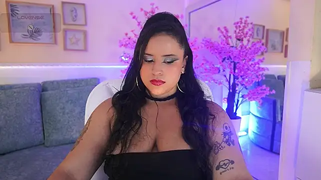 EmmaWalkerr_ - 🤎✨ Show Boobs