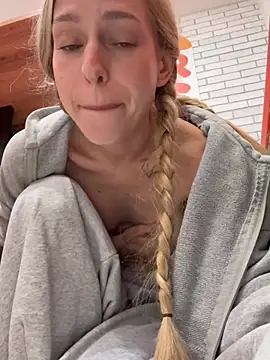 Kira_mia - spread the pussy+drool on pussy👄 on tab