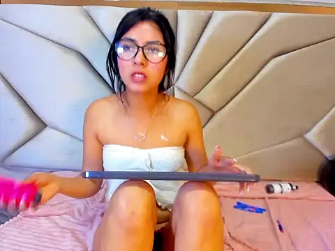 KensyRoseVs - pinch nipples
