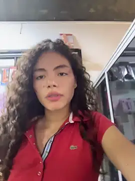 Ariferrero - flashes their ass in the store