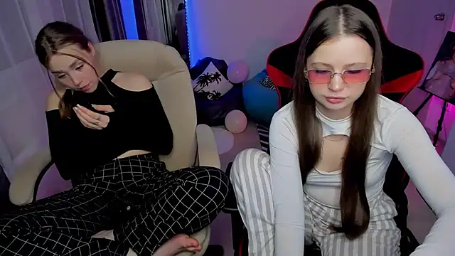 VibeRoxy - Tie up and spank Roxy🤭