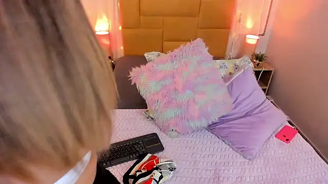 Cris_milk - Red ass in doggy 🍑🍑 10 spank