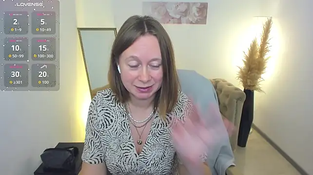 Brooke_lover - show tits closer ;)