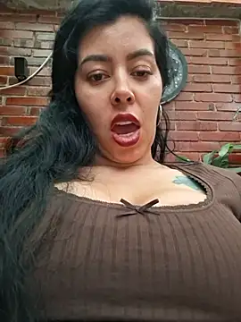 Luianna - Woman oils my breasts in public 🤤🤤🤤