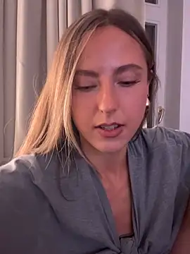 Gymgirllaura - Ass oiling - 10 slaps