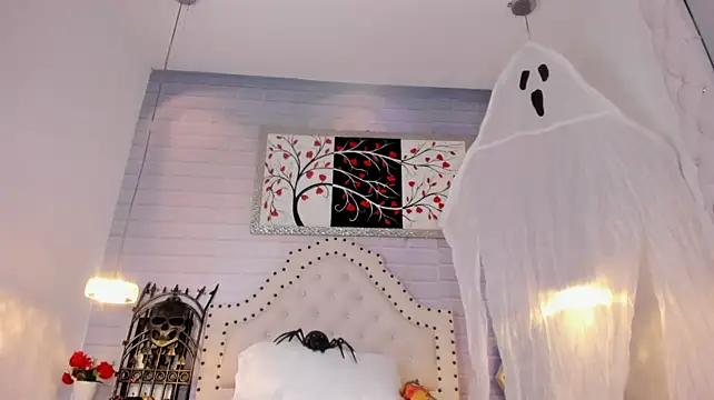 LolaSkinny - Scary Welcoming 🐈‍⬛