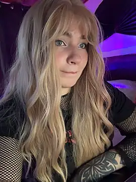 Poisonissa - doggy tease from side
