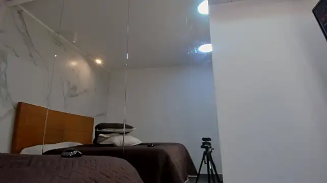 Susan_beck - HARD SPANKS + TOY CONTROL 1MIN👄