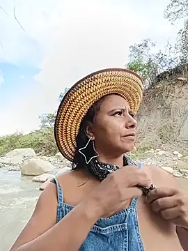 Esmeralda_li - Naked in the river