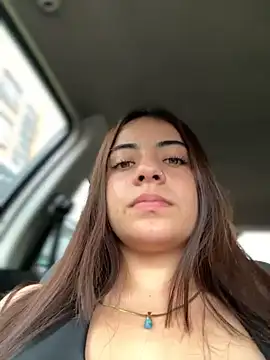Hannacruzs - SQUEEZING TITS IN THE MALL