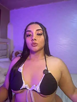 Amaliadaltonn - a completely nude show covered in oil 😈