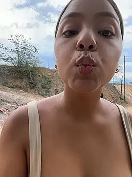 Baby_morena12 - Masturbación + squirt Outdoors