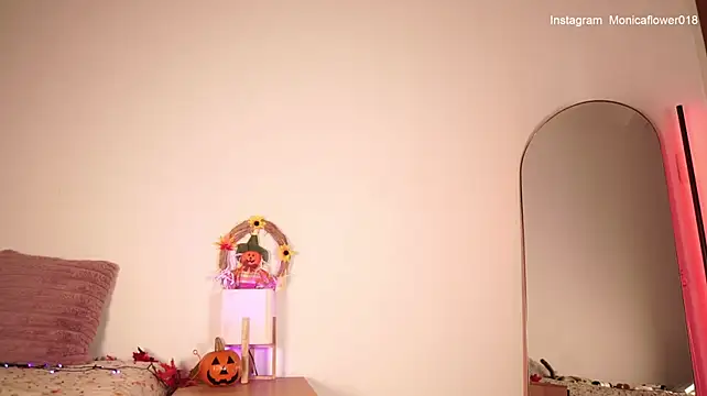 Monicaflowerr - fingers ass