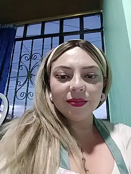 Bela-outdoor - He massaged my clitoris at the tattoo st