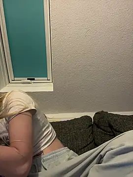 MelissaPeachi - 10x squats with assview 💜