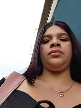 Layla-daring - I wet and suck my pretty tits