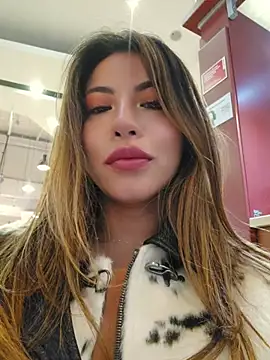 Karen_San_Miguel - Open jacket + naughty nipple in public😈
