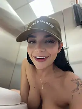 ArieliciousXXX - SQUIRT IN PUBLIC RESTROOM PRINCESS 😻💦