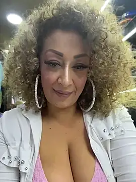 Katti_Barrera - Squeeze my tits and spit them out