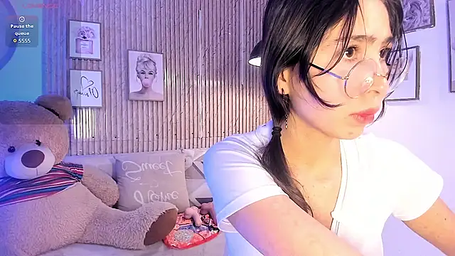 Mandy_bloom - Bra off, play with nipples