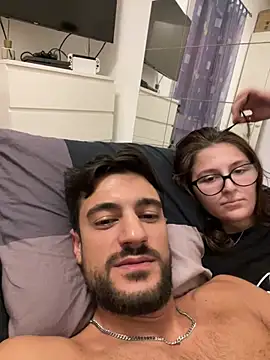 Milano01 - Lei si masturba con orgasmo