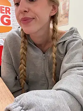 Kira_mia - sit on a bench + finger pussy 💦