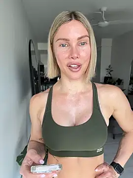 Raeparks - Show Armpits 👀