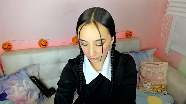 Tinysara - GET NAKED + SHOW HOLES
