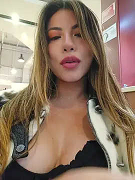 Karen_San_Miguel - Open jacket + naughty nipple in public😈