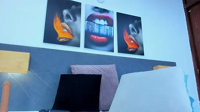 Iamdoll - squist in feet cum pussy