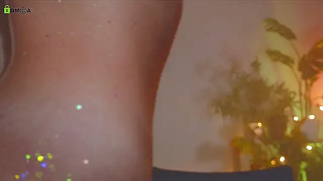 Little_anitta - bare-back and booty dancing