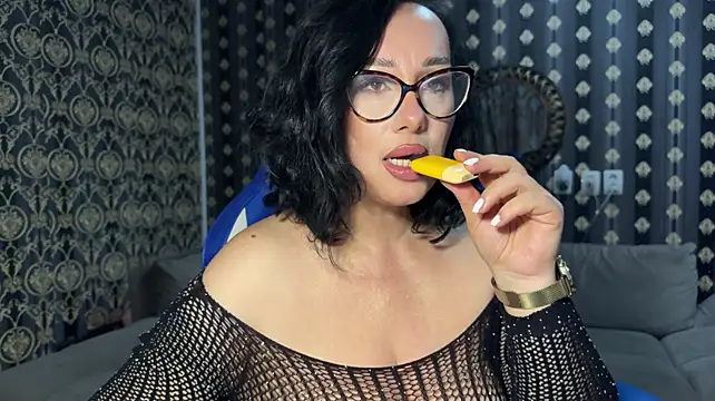 AnnaAnn_Milf - flash boobies
