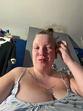 Busty-bella1 - Free pic for last tipper