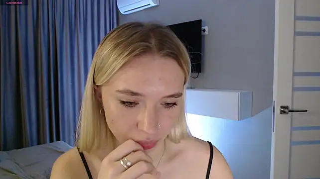 Emily_Hartt - ❤️Full naked + dildo in pussy ❤️