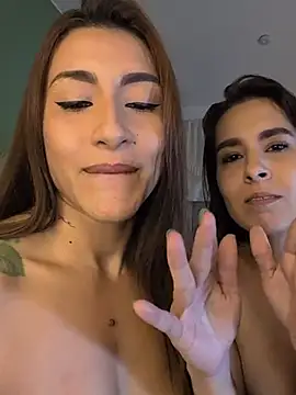 LatinaRoomies - BOTH CUMMING AND WET KISSES