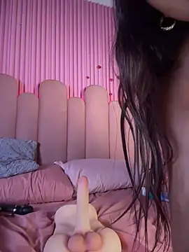 Miafarrog - remove top + bounce boobs