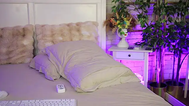EmillyBronte - wet pussy & rub clit