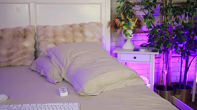 EmillyBronte - wet pussy & rub clit