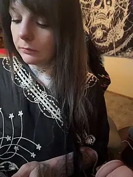 Royal9123 - Help me I need my nails done