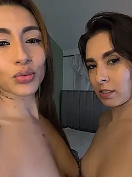 LatinaRoomies - BOTH CUMMING AND WET KISSES