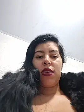 Luianna - Woman oils my breasts in public 🤤🤤🤤