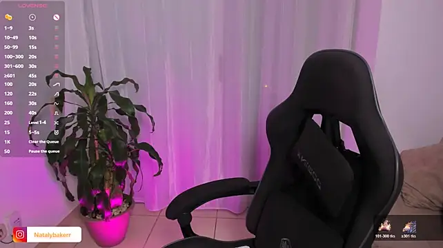Nat_Bakerss - flash boobs closer
