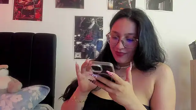 Abril_onnel - spanks x4🤤